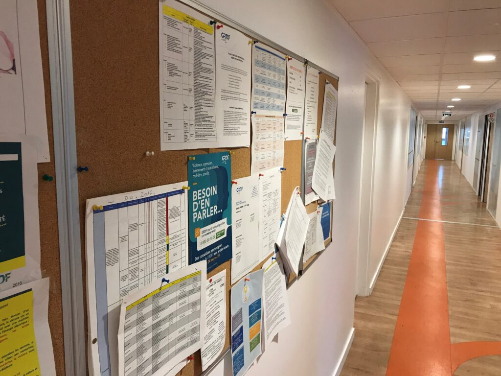 Un tableau d'affichage