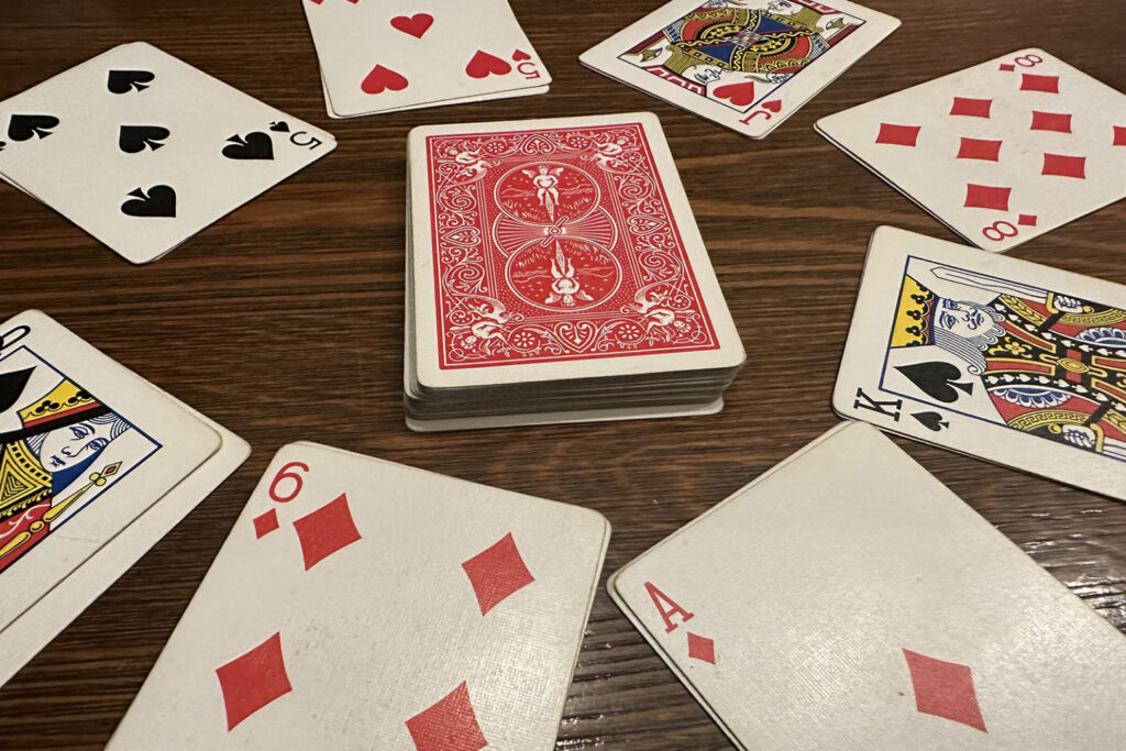 Jeu de carte empilé