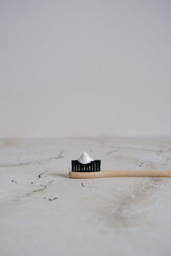 Comment enlever le tartre des dents (brosse à dent)