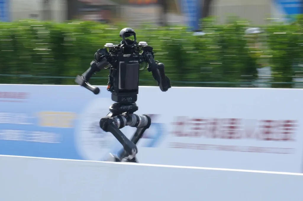 Robot Humanoïde Bat Record Semi-Marathon Pékin