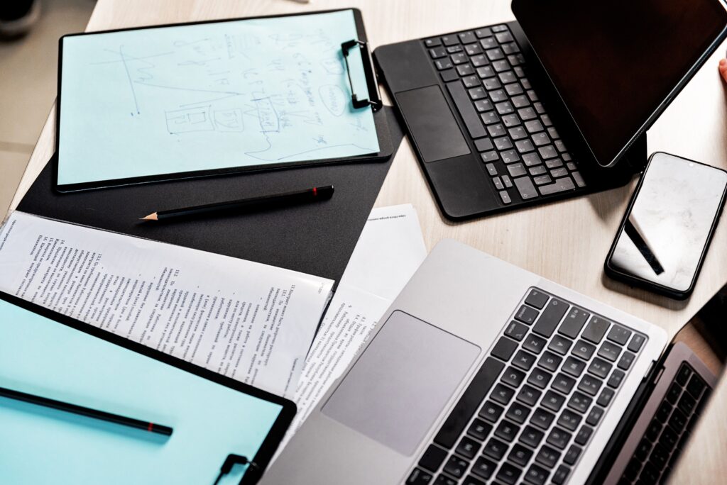 ordinateurs avec des documents